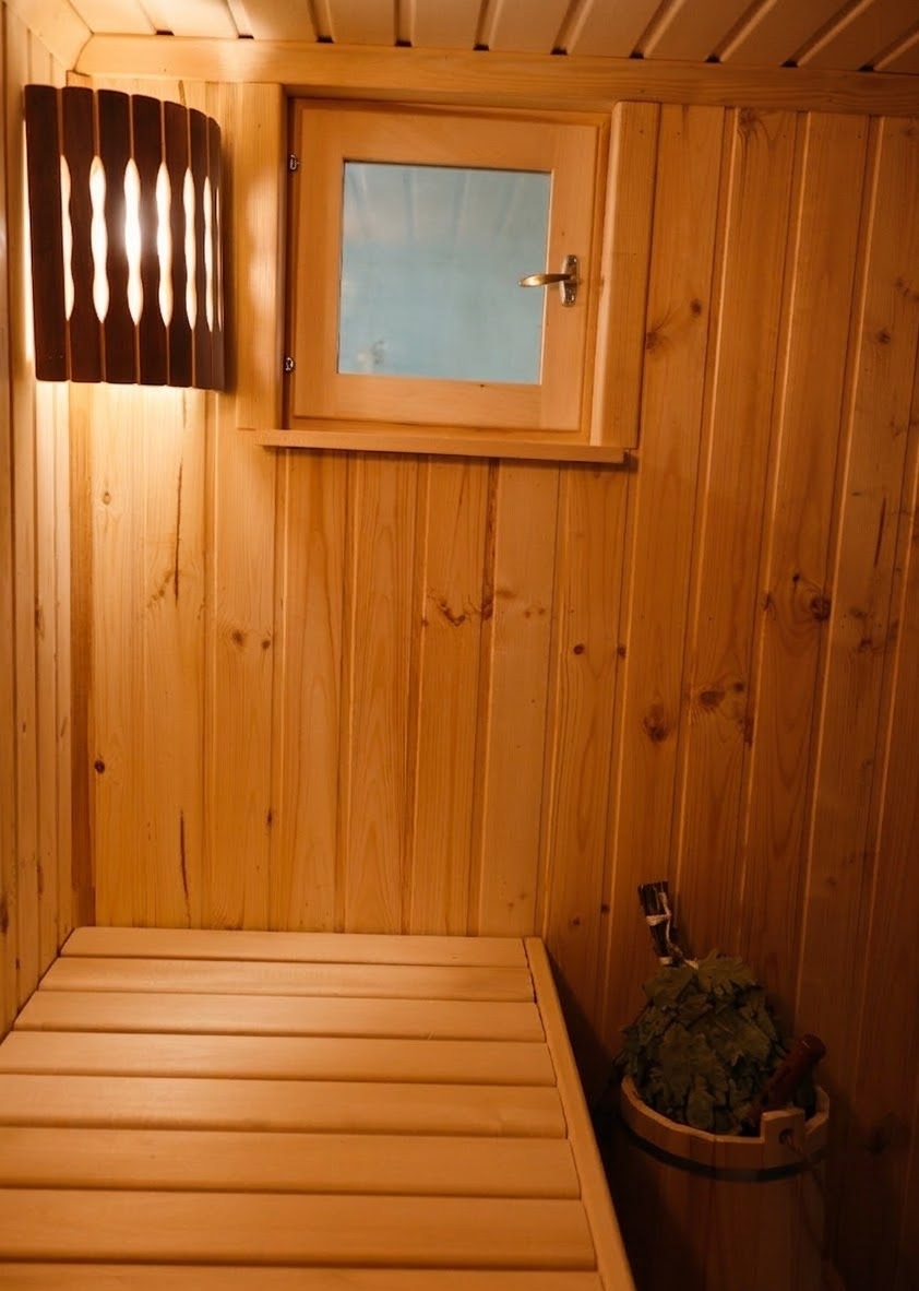 Окно в парной модульной бани